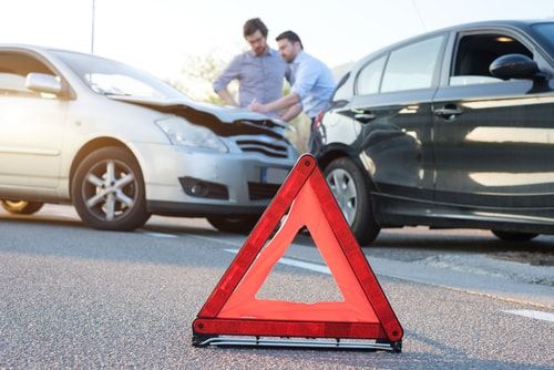 Men speaking after a car accident