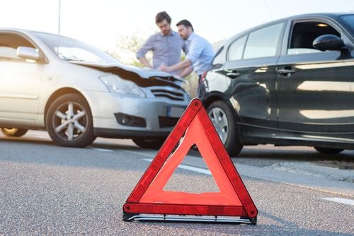 Men speaking after a car accident